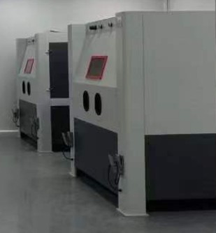 無塵噴砂機廠家電話多少？挑選合適設(shè)備的技巧和注意事項